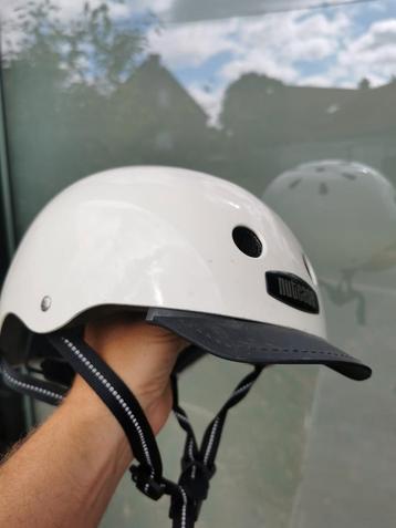 Nutcase helm.  beschikbaar voor biedingen