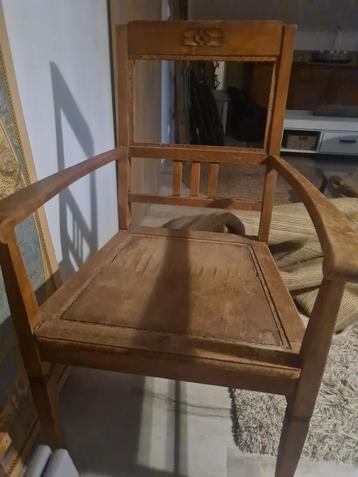 2 vintage stoelen beschikbaar voor biedingen