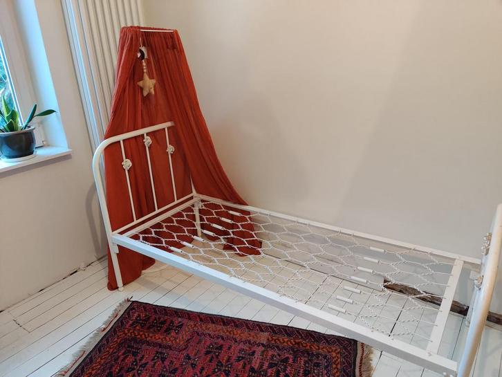 Bed kinderbed, Kinderen en Baby's, Kinderkamer | Bedden, Zo goed als nieuw, Ophalen