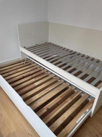 Bed 90cm + uitklapbed 90cm IKEA + 2x Lattenbodem beschikbaar voor biedingen