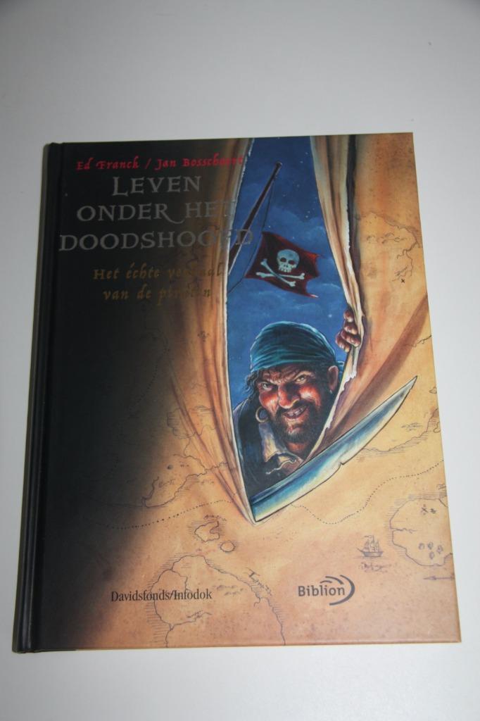 Leven onder het doodshoofd * ed franck / jan bosschaert * +8, Boeken, Kinderboeken | Kleuters, Zo goed als nieuw, Non-fictie, 5 of 6 jaar