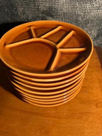 9 Bruine fondueborden  Saint Amand France beschikbaar voor biedingen
