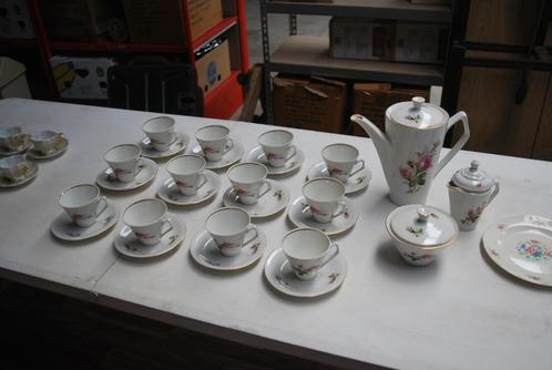 ensemble à déjeuner + autres verres * ( NEUF ), Antiek en Kunst, Antiek | Woonaccessoires, Ophalen