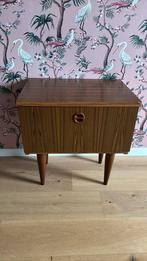 Vintage nachtkastje, Huis en Inrichting, Slaapkamer | Nachtkastjes, Ophalen