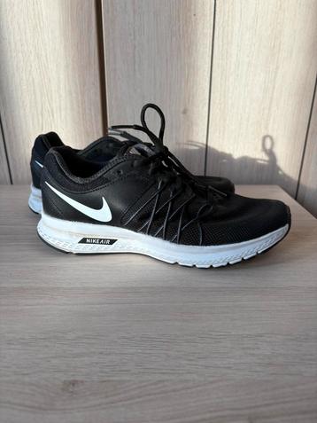 Zwarte sportschoenen Nike Air beschikbaar voor biedingen