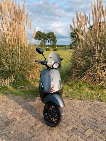 Daytona grijze Vespa sprint 80cc - Akrapovic - NL Kenteken beschikbaar voor biedingen