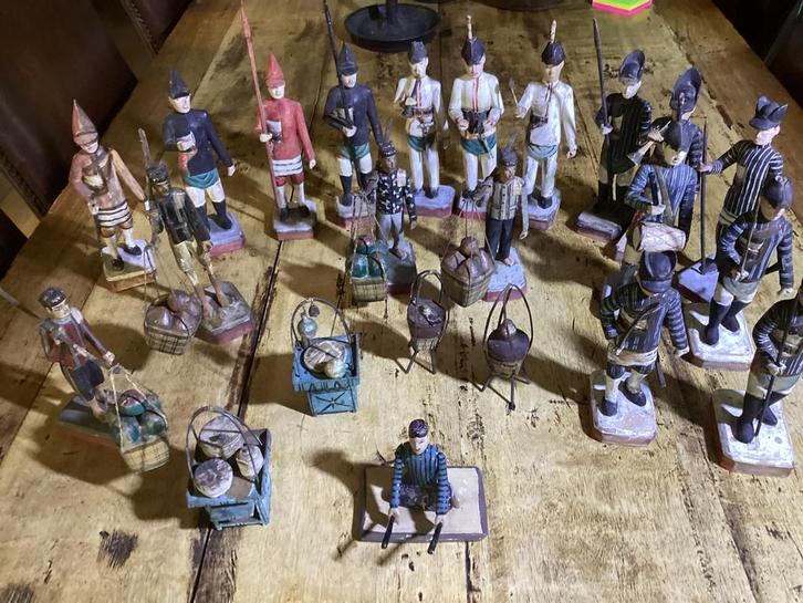 Javaanse straatverkopers &soldaten van hout, Antiek en Kunst, Kunst | Beelden en Houtsnijwerken, Ophalen of Verzenden