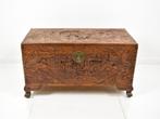 Handgesneden Chinese cederhouten kist met messing slot, Ophalen, Minder dan 50 cm, Gebruikt, 50 tot 100 cm