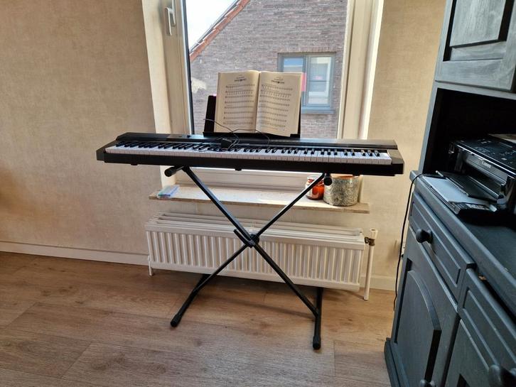 Digitale piano Max KB6, Muziek en Instrumenten, Keyboards, Zo goed als nieuw, 88 toetsen, Aanslaggevoelig, Ophalen