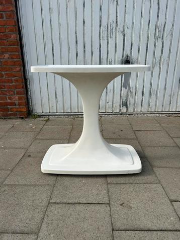 Vintage Italiaanse tv tafel bijzettafel Astarte  beschikbaar voor biedingen