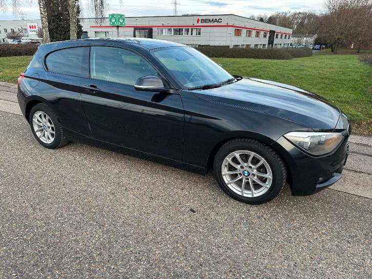 BMW  - - 116D  - - BLACK  EDITIE  - - KEURING  -  23/01/2027, Auto's, BMW, Particulier, 1 Reeks, ABS, Airbags, Airconditioning