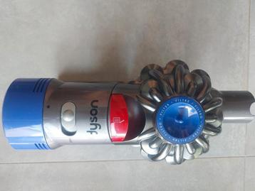 aspirateur dyson V8 advanced, Electroménager, Aspirateurs, Enlèvement, Utilisé, Aspirateur