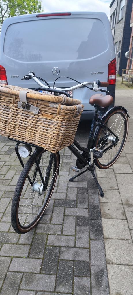Gazelle Miss Grace – met rieten Basil-mandje, Fietsen en Brommers, Fietsen | Dames | Damesfietsen, Zo goed als nieuw, Gazelle