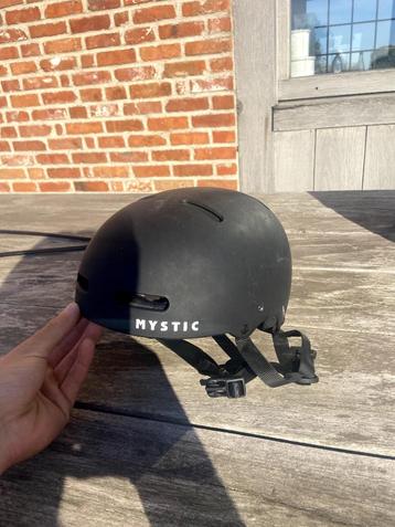 Mystic vandal kite helm M/L beschikbaar voor biedingen
