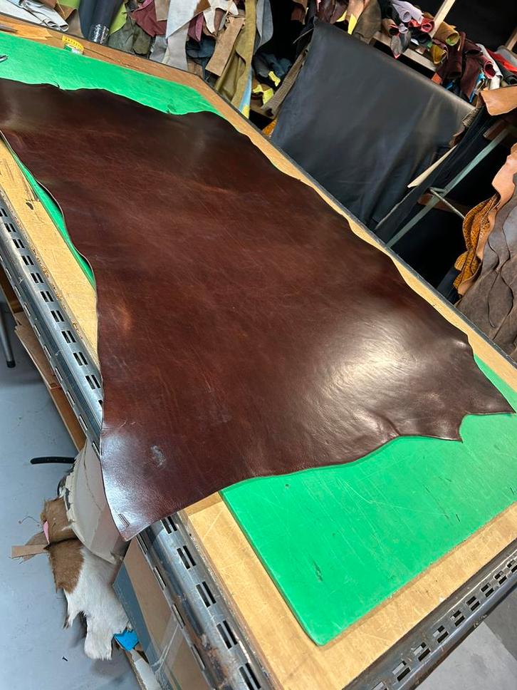 Cognac kleur hele tuigleer 2,5-3 mm dikte half soepel nr1, Hobby en Vrije tijd, Stoffen en Lappen, Zo goed als nieuw, Ophalen of Verzenden