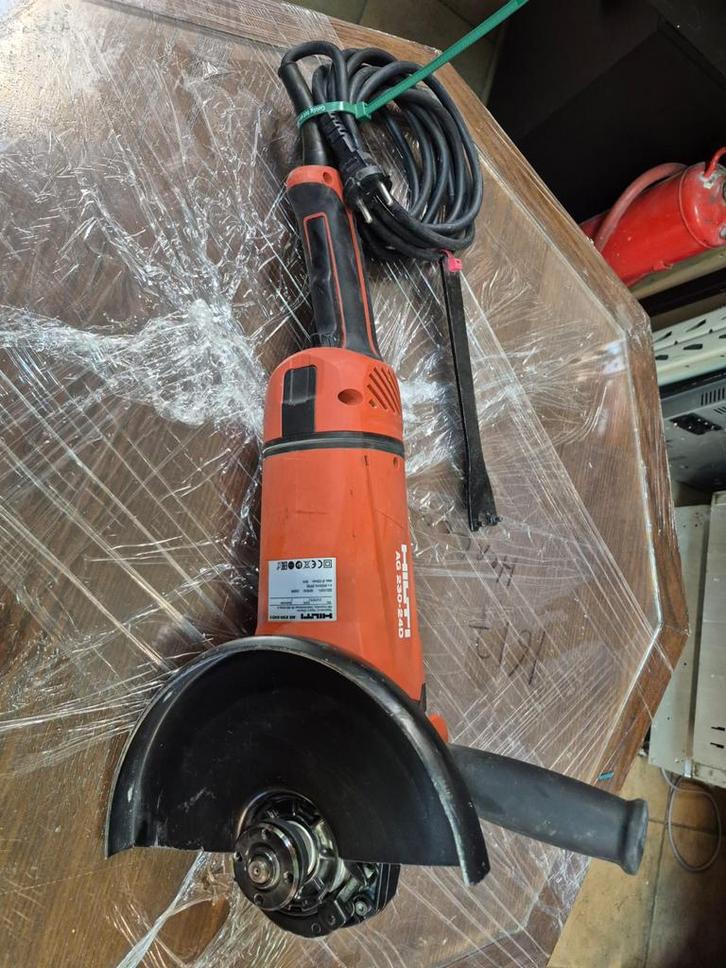 Hilti AG 230-24D Haakse Slijper – 2400W, Doe-het-zelf en Bouw, Gereedschap | Slijpmachines, Zo goed als nieuw, Ophalen