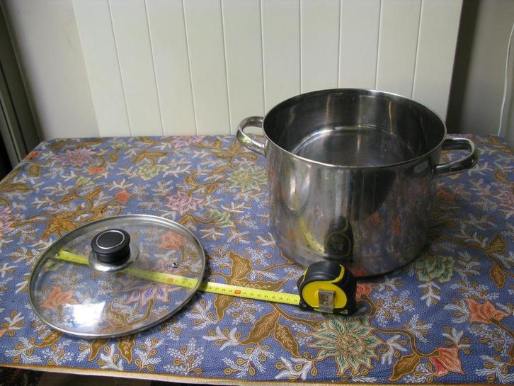 grote 8 liter kookpot met deksel 24,5 diameter 18/10 8 liter, Huis en Inrichting, Keuken | Potten en Pannen, Gebruikt, Kookpan of Snelkookpan