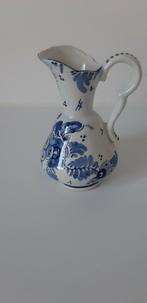 Vaasje Delft H 10,5 cm met stempel en nummer, intact, Antiek en Kunst, Antiek | Keramiek en Aardewerk, Ophalen of Verzenden