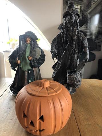 Halloween decoratie 2 heksen + stenen pompoen  beschikbaar voor biedingen