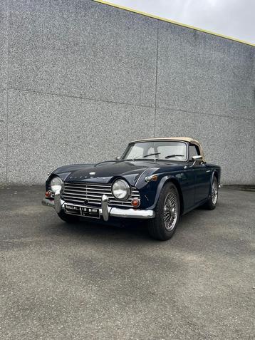 Triumph TR4 – 1962 – Cabriolet – Bleu foncé beschikbaar voor biedingen