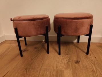 Roze velvet opbergpoefjes beschikbaar voor biedingen