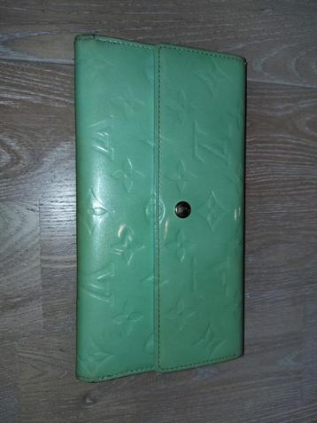 Louis Vuitton portemonnee in Vernis Vert beschikbaar voor biedingen