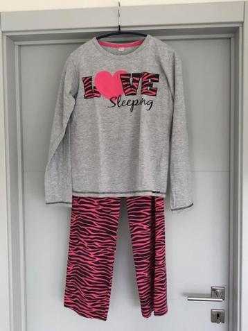2 pyjama's maat 158 / 164 beschikbaar voor biedingen