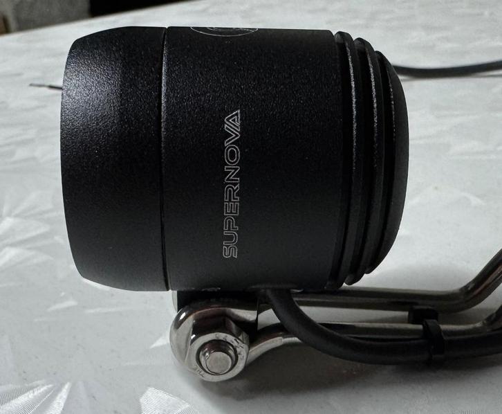 Fietslamp Supernova., Fietsen en Brommers, Fietsaccessoires | Fietsverlichting, Voorlicht, Zo goed als nieuw, Waterbestendig, Ophalen of Verzenden