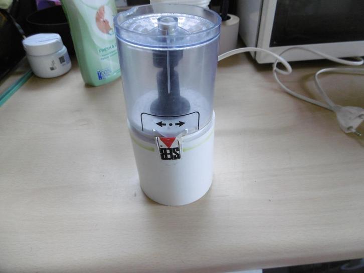 kleine cutter  merk "SEB" in heel goede werkende staat, Elektronische apparatuur, Keukenmixers, Gebruikt, Minder dan 1 liter, 1 snelheid