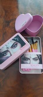 Huda Beauty Makeup Schoonheidsborstelset met hartvormige doo, Ophalen of Verzenden, Nieuw