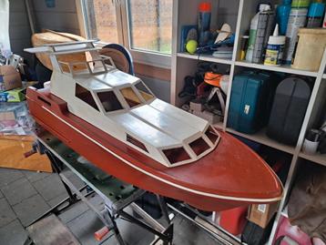 Groot rc jacht 130 cm verder af te bouwen.  beschikbaar voor biedingen