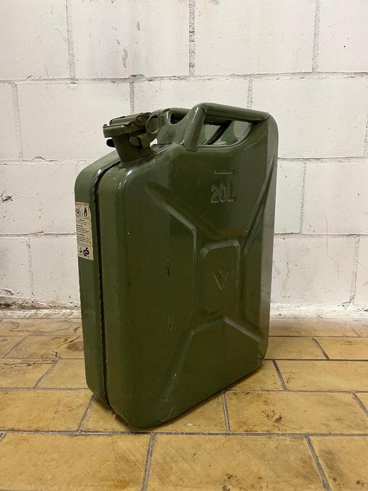 Jerrican métallique 20L  type militaire, Antiquités & Art, Curiosités & Brocante, Enlèvement