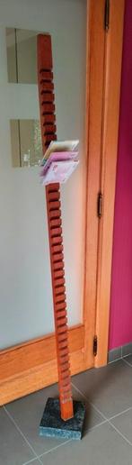 Prachtig design cd rek in teakhout op marmeren voet., Huis en Inrichting, Ophalen, Cd's