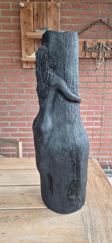 Groot keramische zwarte uniek vaas met vrouw beschikbaar voor biedingen