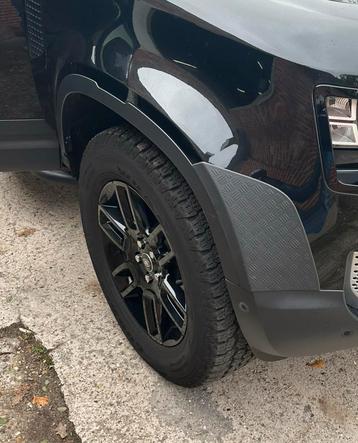 GEZOCHT! 4 of 5 originele zwarte 19 inch velgen, LR Defender beschikbaar voor biedingen