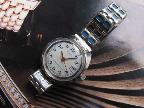 Montre pour femme NOS Timex avec date vers les ann es 1970