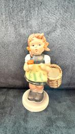 Goebel Hummel meisje met bloeien mand, Ophalen of Verzenden