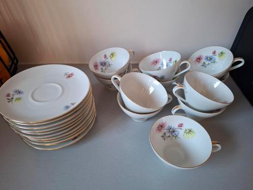 Servies Porselein met bloemetjes, Antiek en Kunst, Antiek | Servies compleet, Ophalen