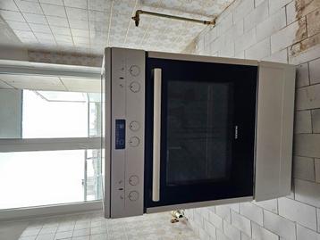 Kookplaat met oven beschikbaar voor biedingen