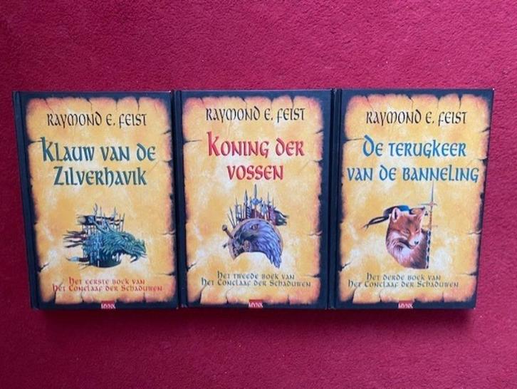 RAYMOND FEIST HET CONCLAAF DER SCHADUWEN DE COMPLETE TRILOGI, Boeken, Fantasy, Ophalen of Verzenden