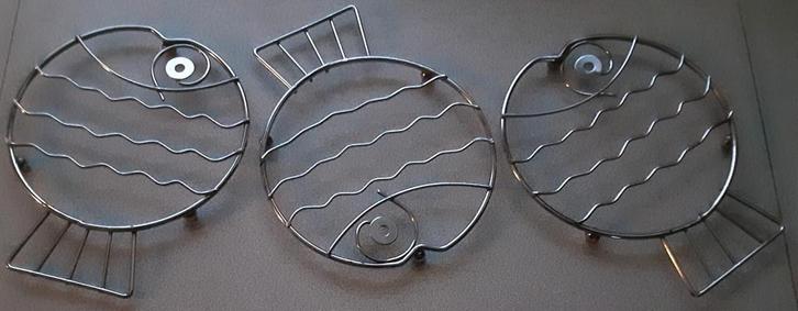 Onder metalen schaal in de vorm van vis 15/18cm, Huis en Inrichting, Woonaccessoires | Onderzetters, Zo goed als nieuw, Ophalen of Verzenden