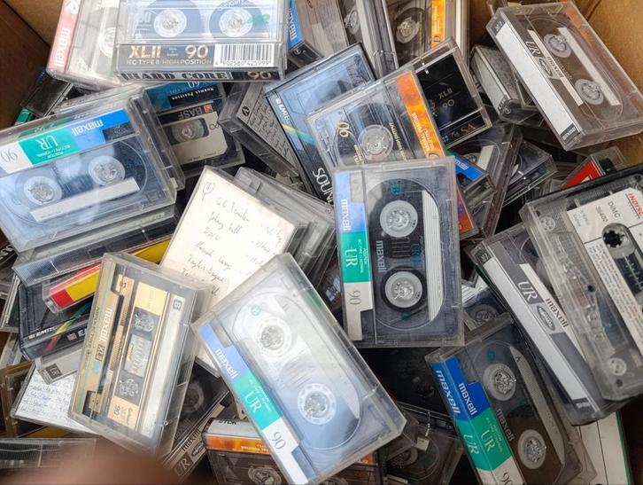 Bananendoos vol bruikbare Cassettes. Anders containerpark, Cd's en Dvd's, Cassettebandjes, Gebruikt, Ophalen