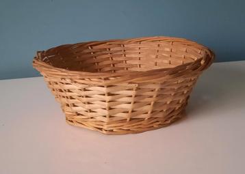 Rieten opbergmandje  beschikbaar voor biedingen
