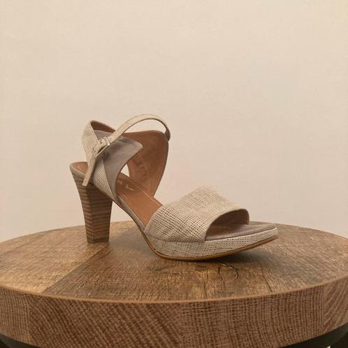 Hakken zilverkleurig, Kleding | Dames, Schoenen, Zo goed als nieuw, Pumps, Ophalen of Verzenden