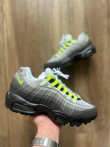 Nike air max 95 og neon 44 beschikbaar voor biedingen