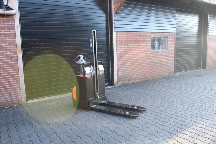 Toyota SWE080L stapelaar elektrische accubj 2024, Articles professionnels, Machines & Construction | Chariots élévateurs & Transport interne