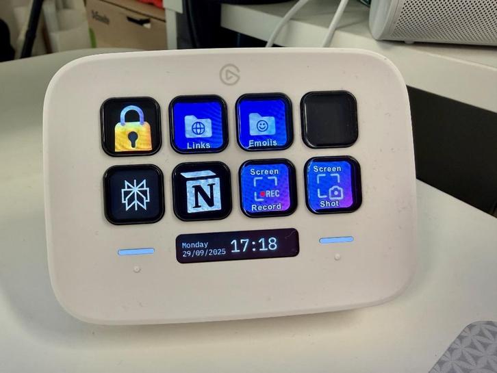 Elgato Stream Deck Neo in perfecte staat, Computers en Software, Toetsenborden, Zo goed als nieuw, Overige indelingen, Bedraad