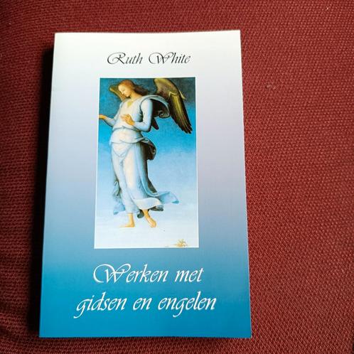 R. White - Werken met gidsen en engelen, Livres, Ésotérisme & Spiritualité, Comme neuf, Enlèvement ou Envoi