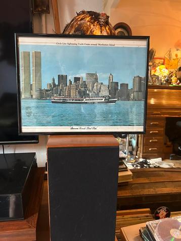 Manhattan oude poster  1971 met twin towers ingekaderd beschikbaar voor biedingen