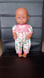 Bébé Famosa foncé en dur de 38 cm ., Enfants & Bébés, Enlèvement ou Envoi, Comme neuf